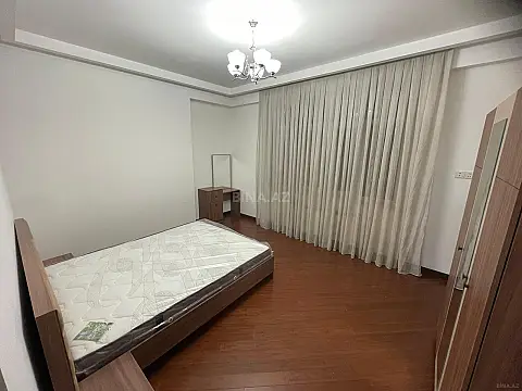 Satılır 3 otaqlı mənzil 145 m²