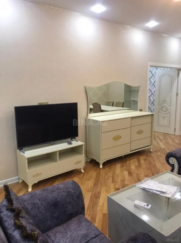 Kirayə verilir 2 otaqlı mənzil 110 m²