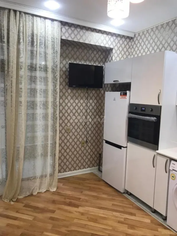 Kirayə verilir 2 otaqlı mənzil 110 m²