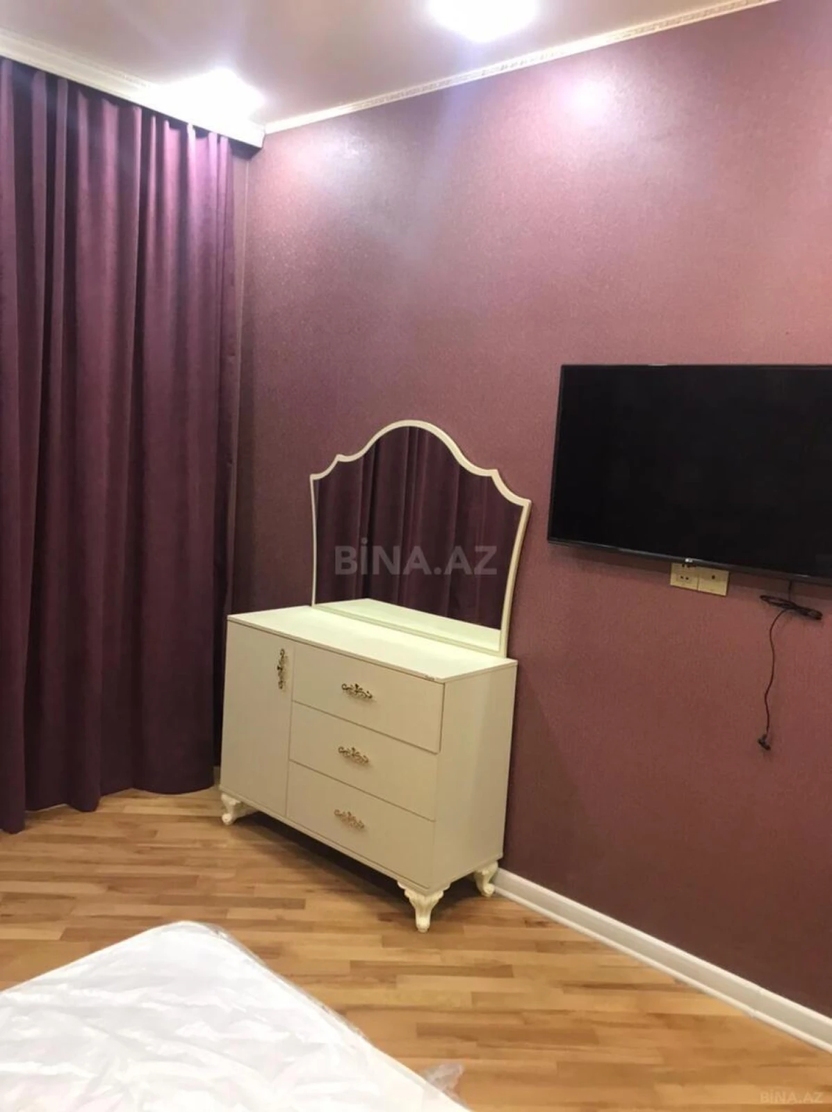 Kirayə verilir 2 otaqlı mənzil 110 m²