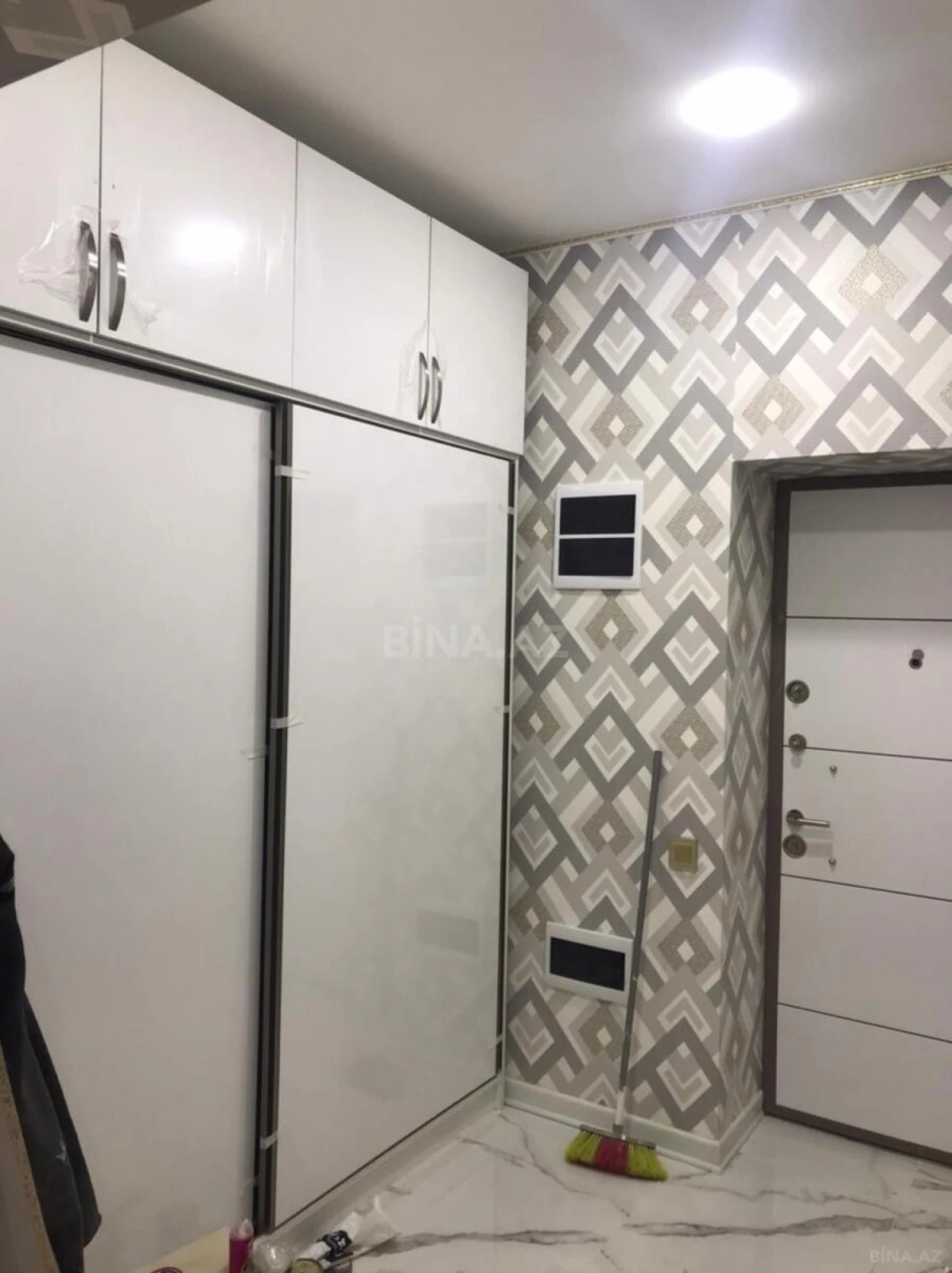 Kirayə verilir 2 otaqlı mənzil 110 m²