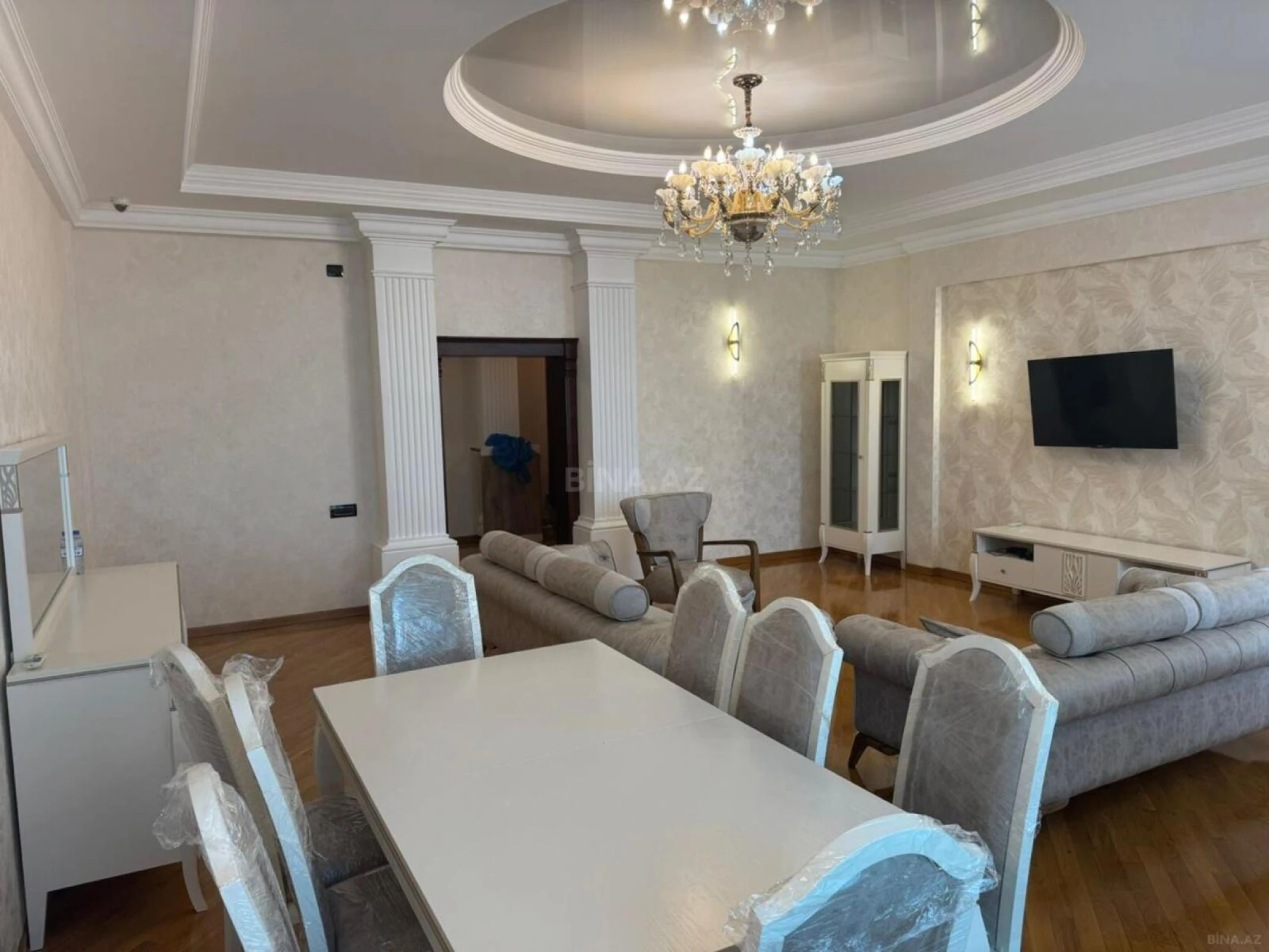Satılır 3 otaqlı mənzil 200 m²
