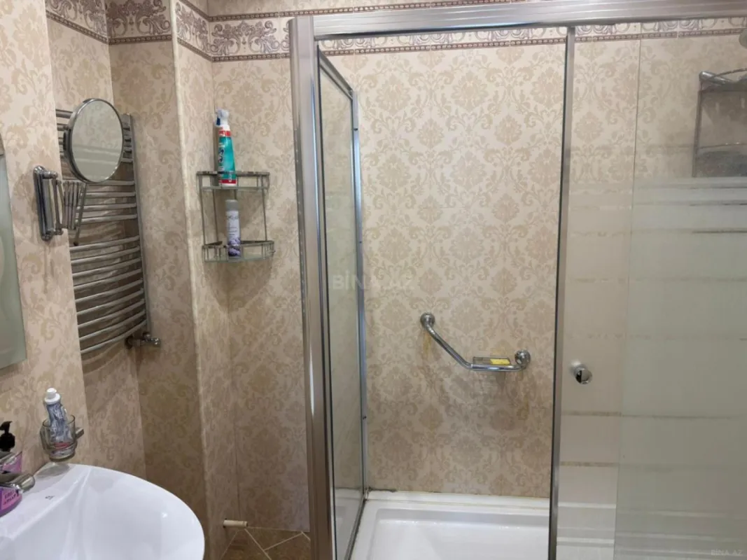 Satılır 3 otaqlı mənzil 200 m²