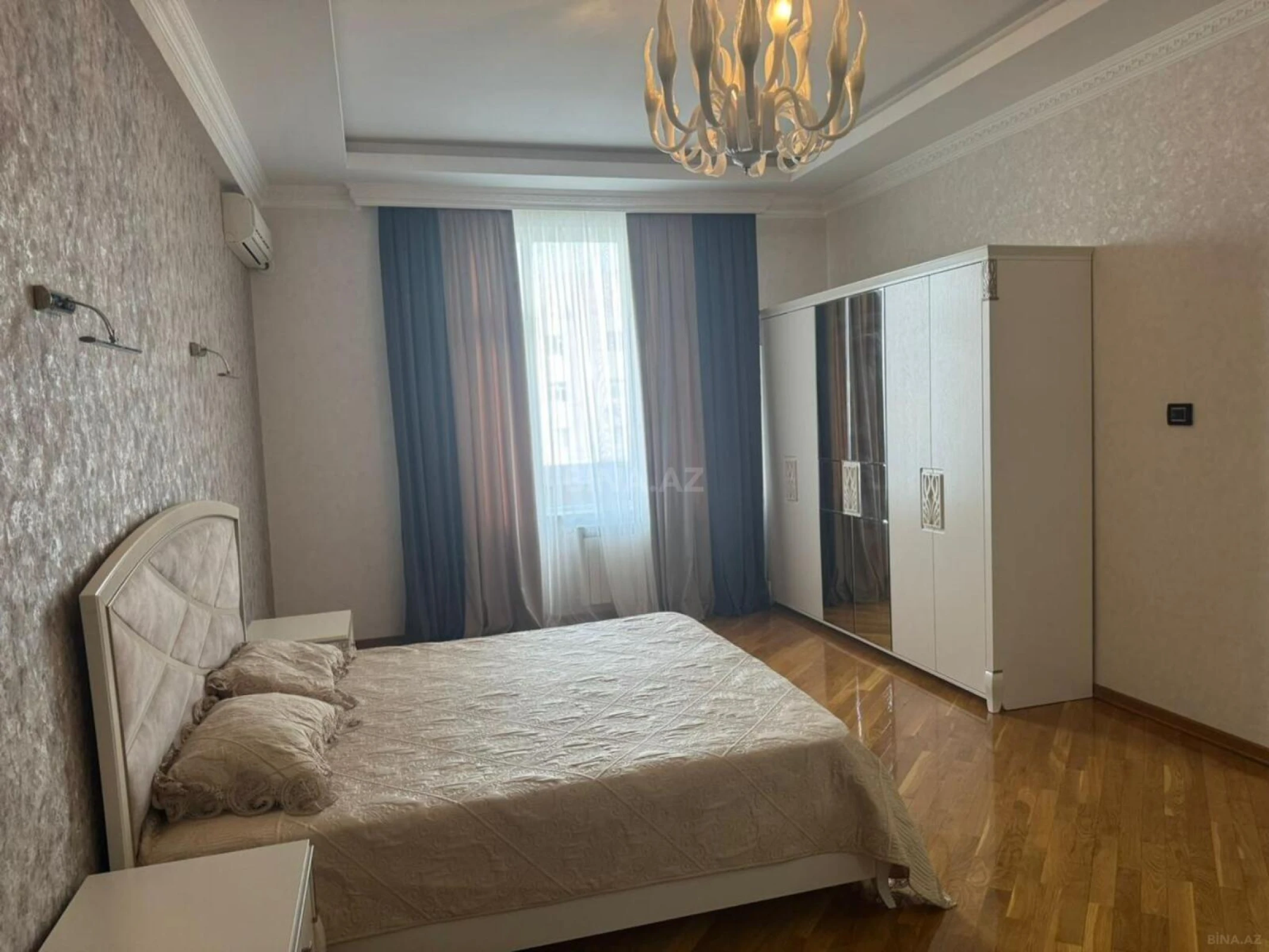 Satılır 3 otaqlı mənzil 200 m²