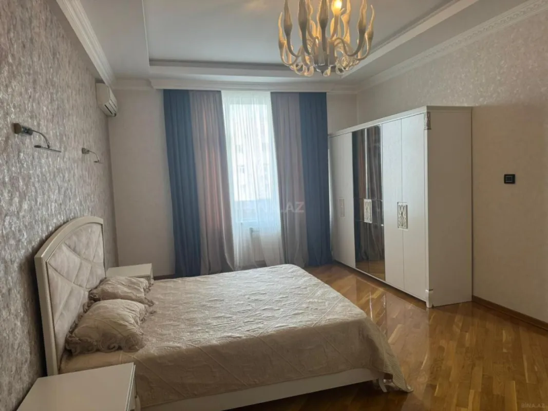 Satılır 3 otaqlı mənzil 200 m²