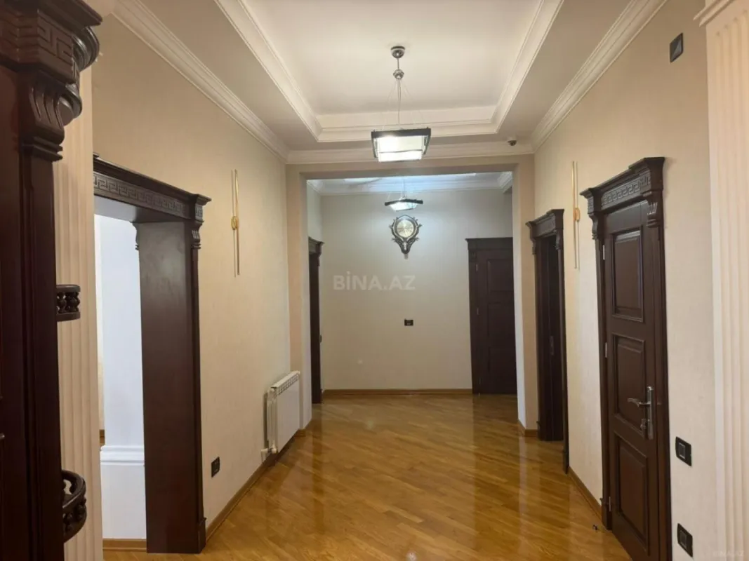 Satılır 3 otaqlı mənzil 200 m²