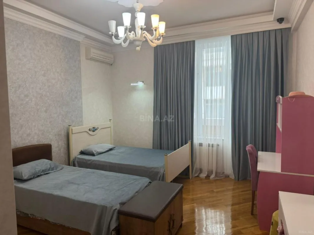 Satılır 3 otaqlı mənzil 200 m²