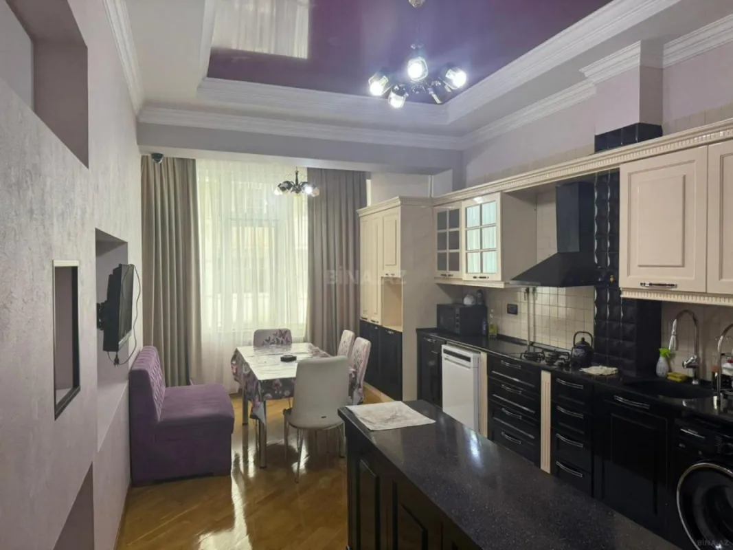 Satılır 3 otaqlı mənzil 200 m²