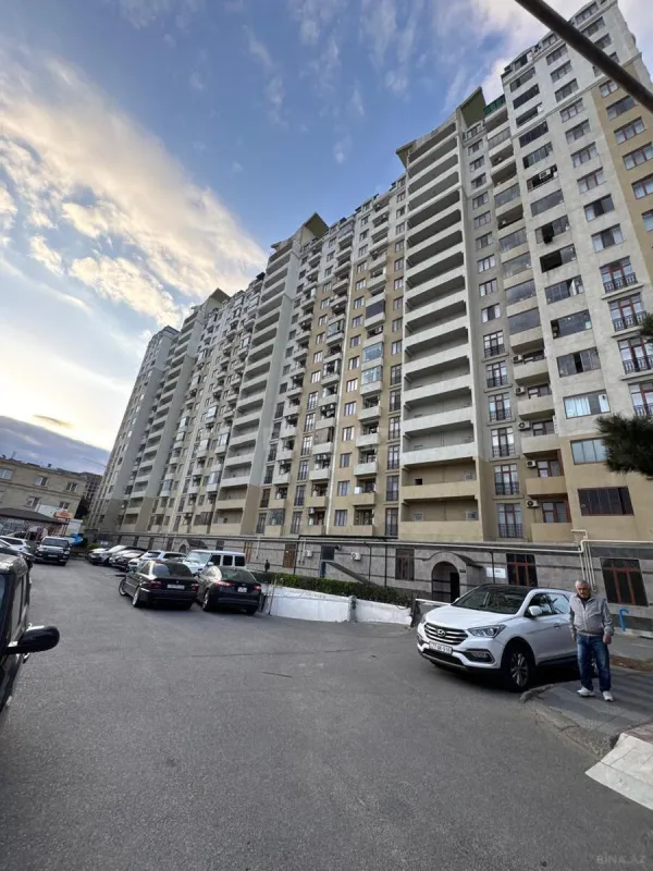 Satılır 3 otaqlı mənzil 122 m²