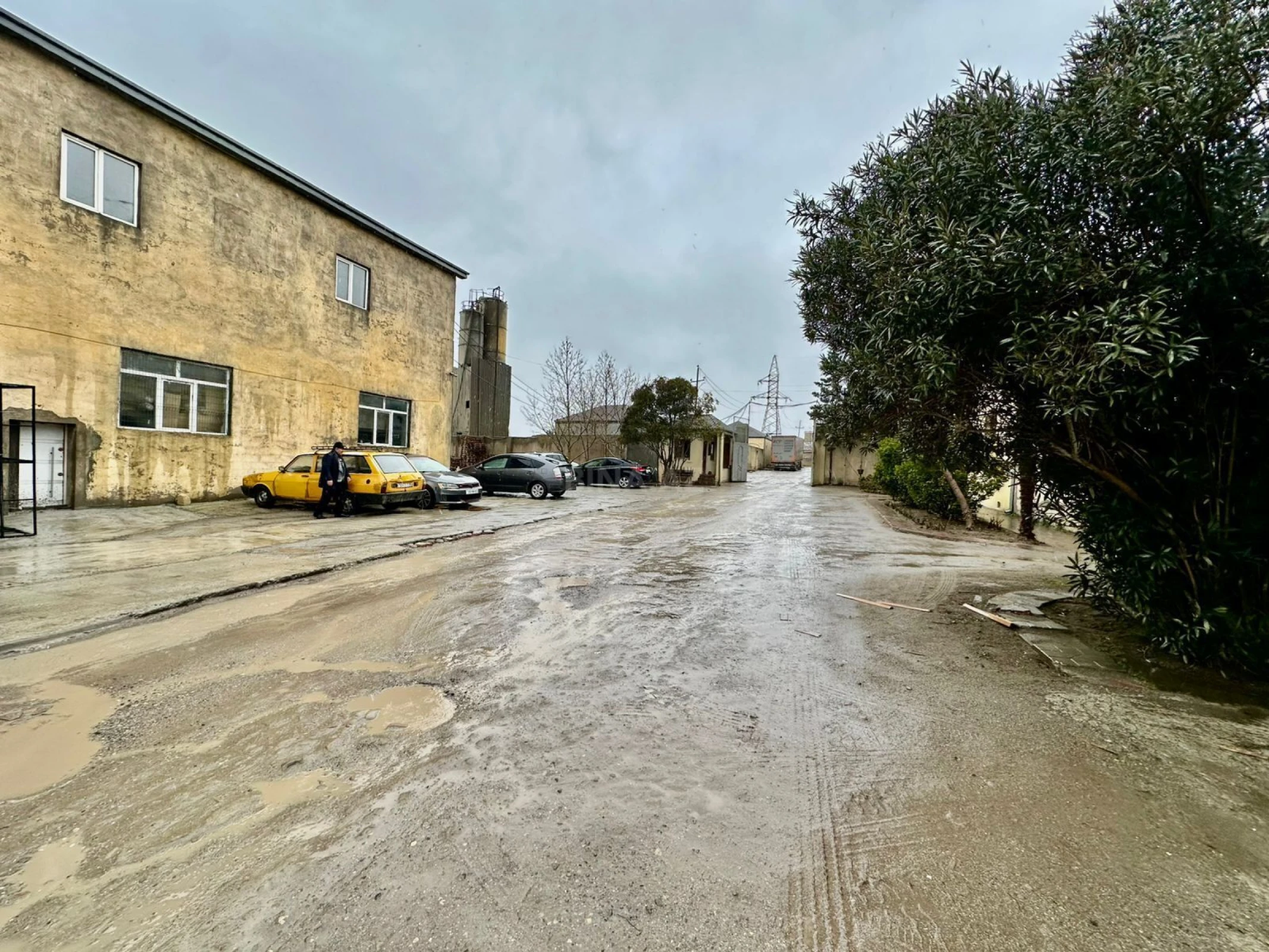 Kirayə verilir obyekt 2000 m²