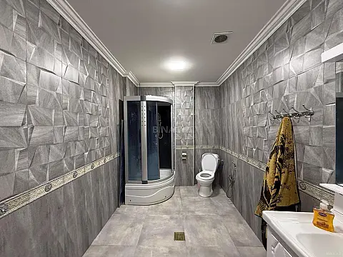 Satılır 4 otaqlı mənzil 160 m²