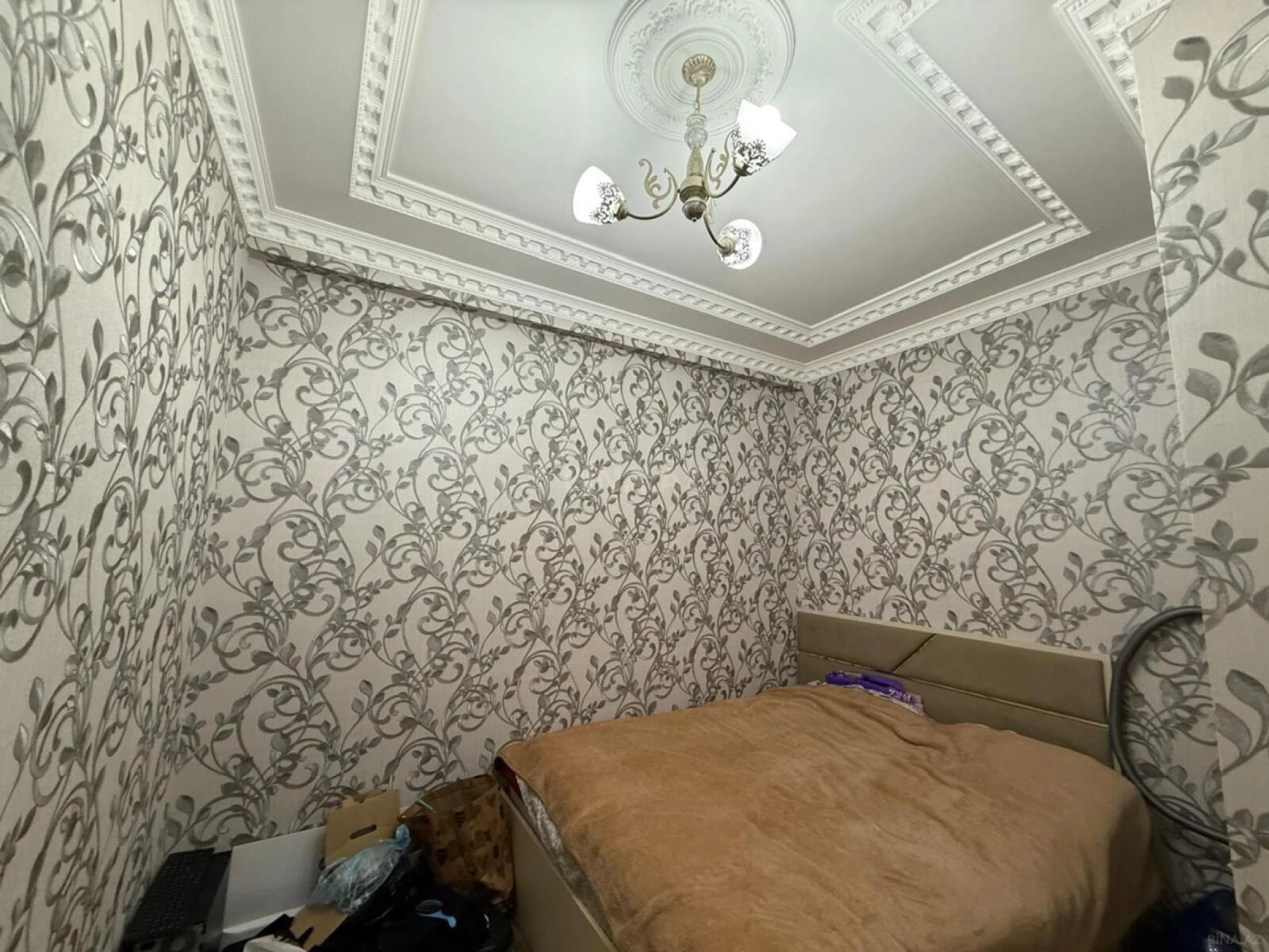 Satılır 4 otaqlı mənzil 160 m²