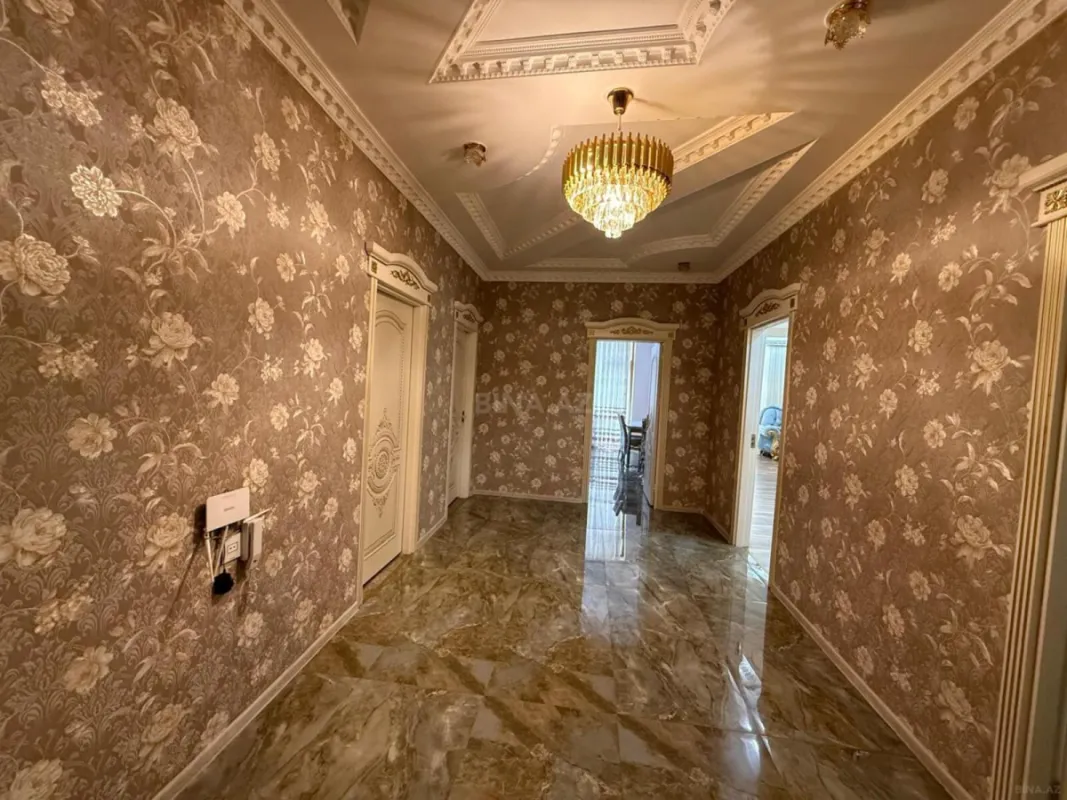 Satılır 4 otaqlı mənzil 160 m²