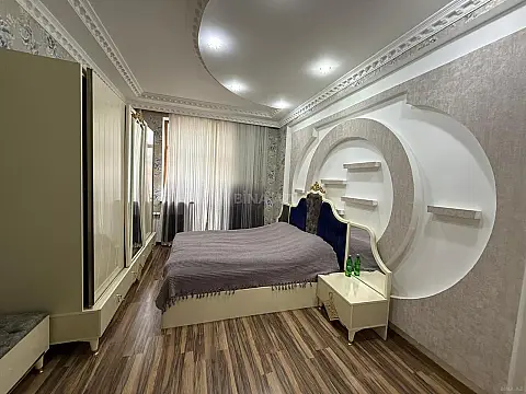 Satılır 4 otaqlı mənzil 160 m²