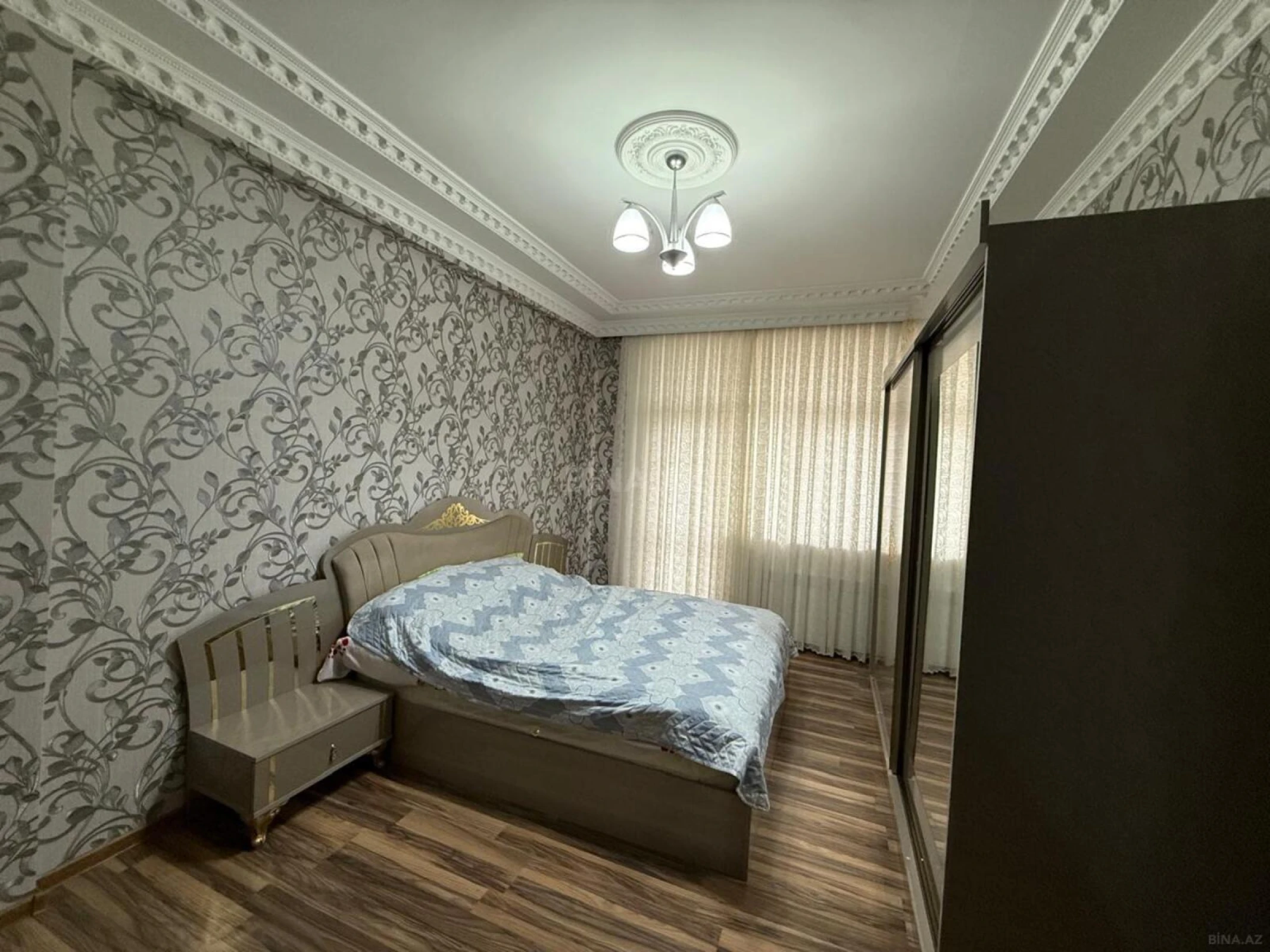 Satılır 4 otaqlı mənzil 160 m²
