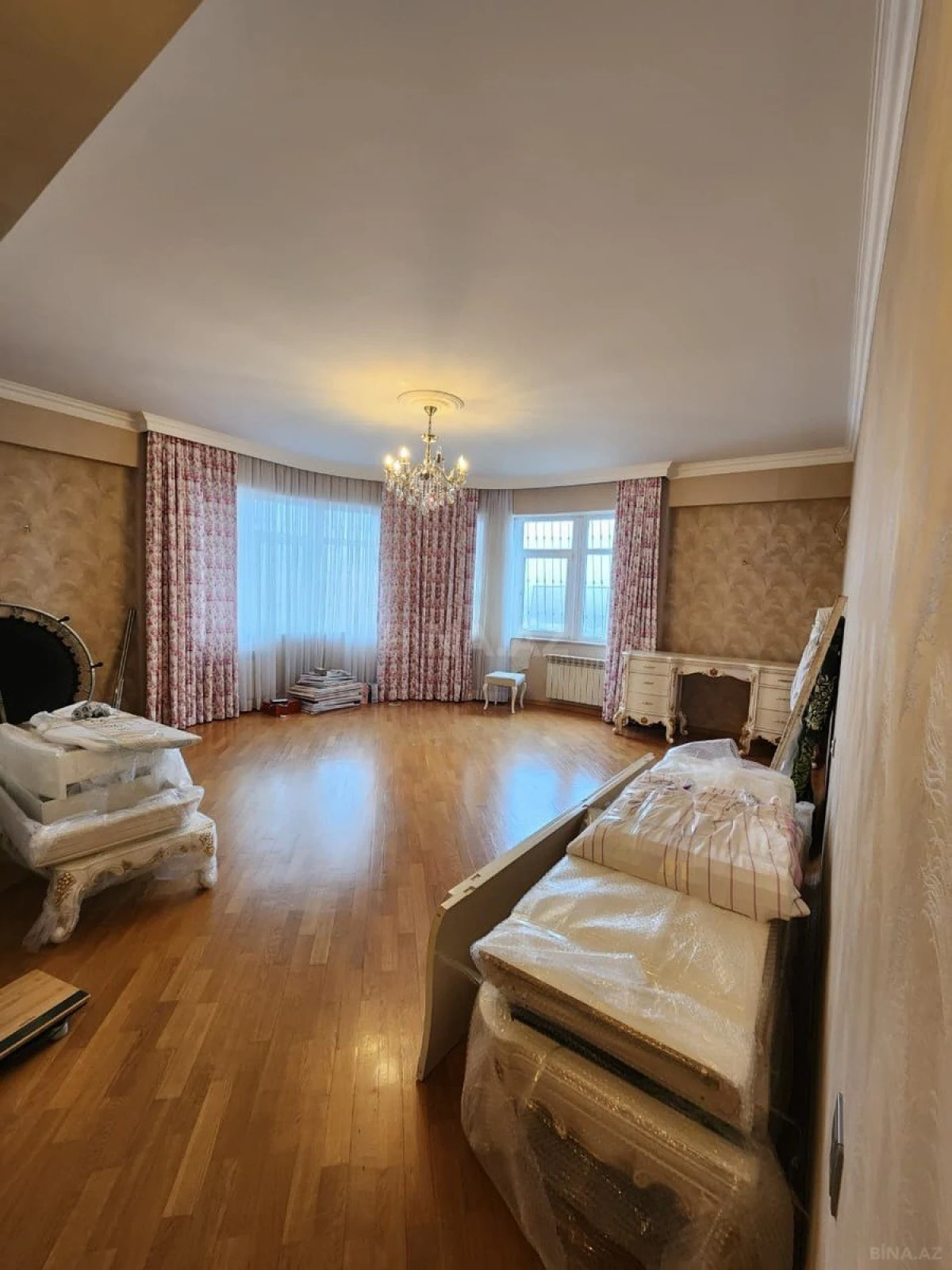 Kirayə verilir 3 otaqlı mənzil 165 m²