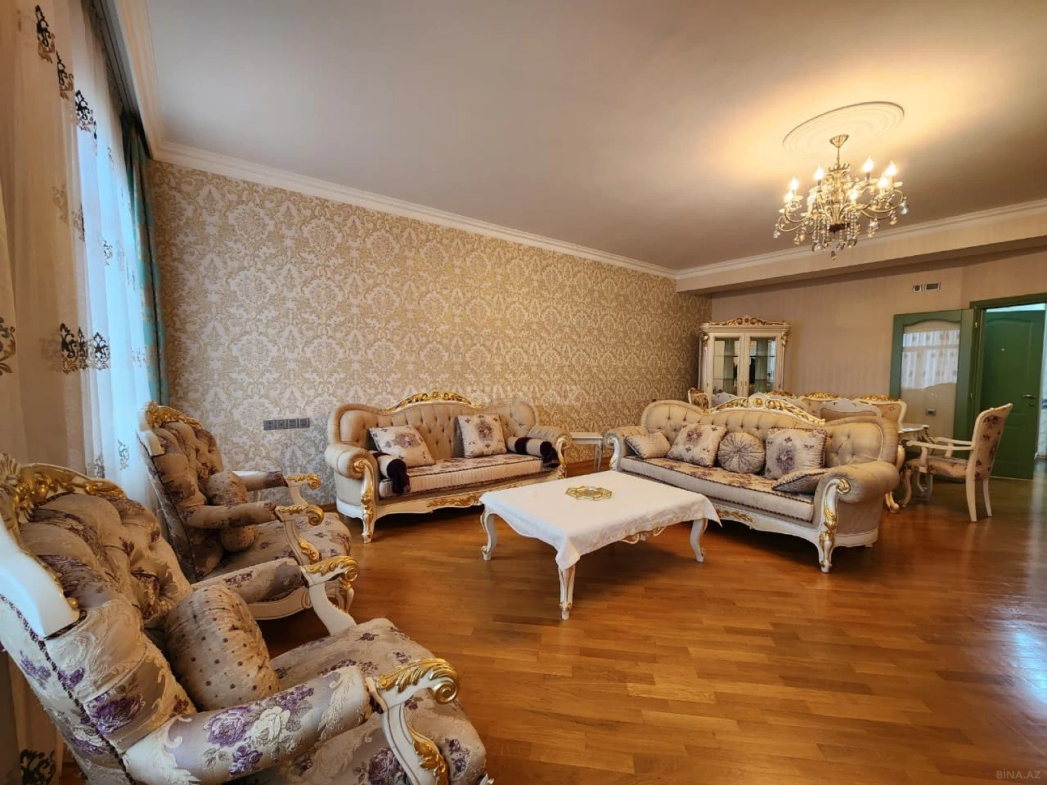 Kirayə verilir 3 otaqlı mənzil 165 m²