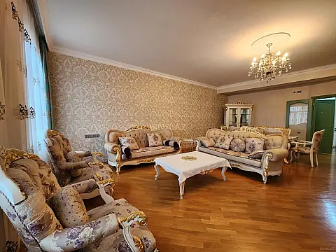 Kirayə verilir 3 otaqlı mənzil 165 m²