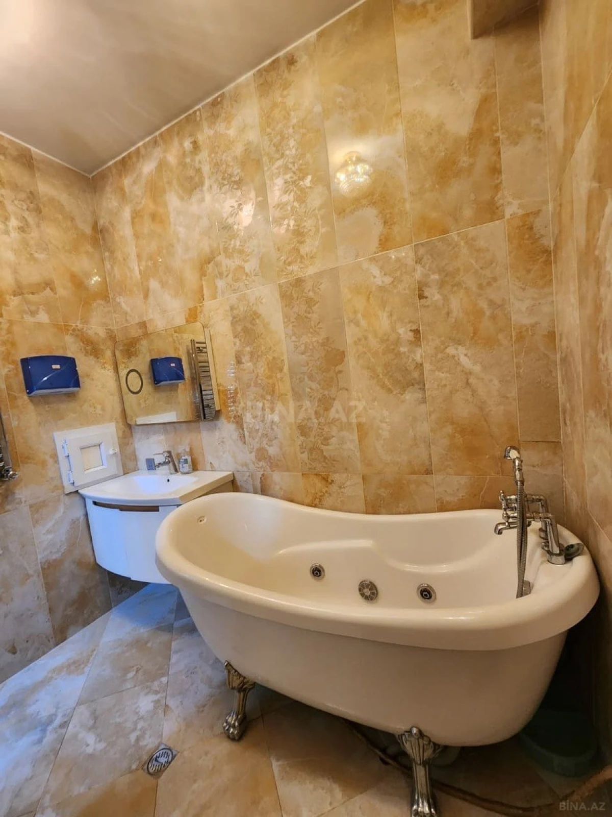 Kirayə verilir 3 otaqlı mənzil 165 m²