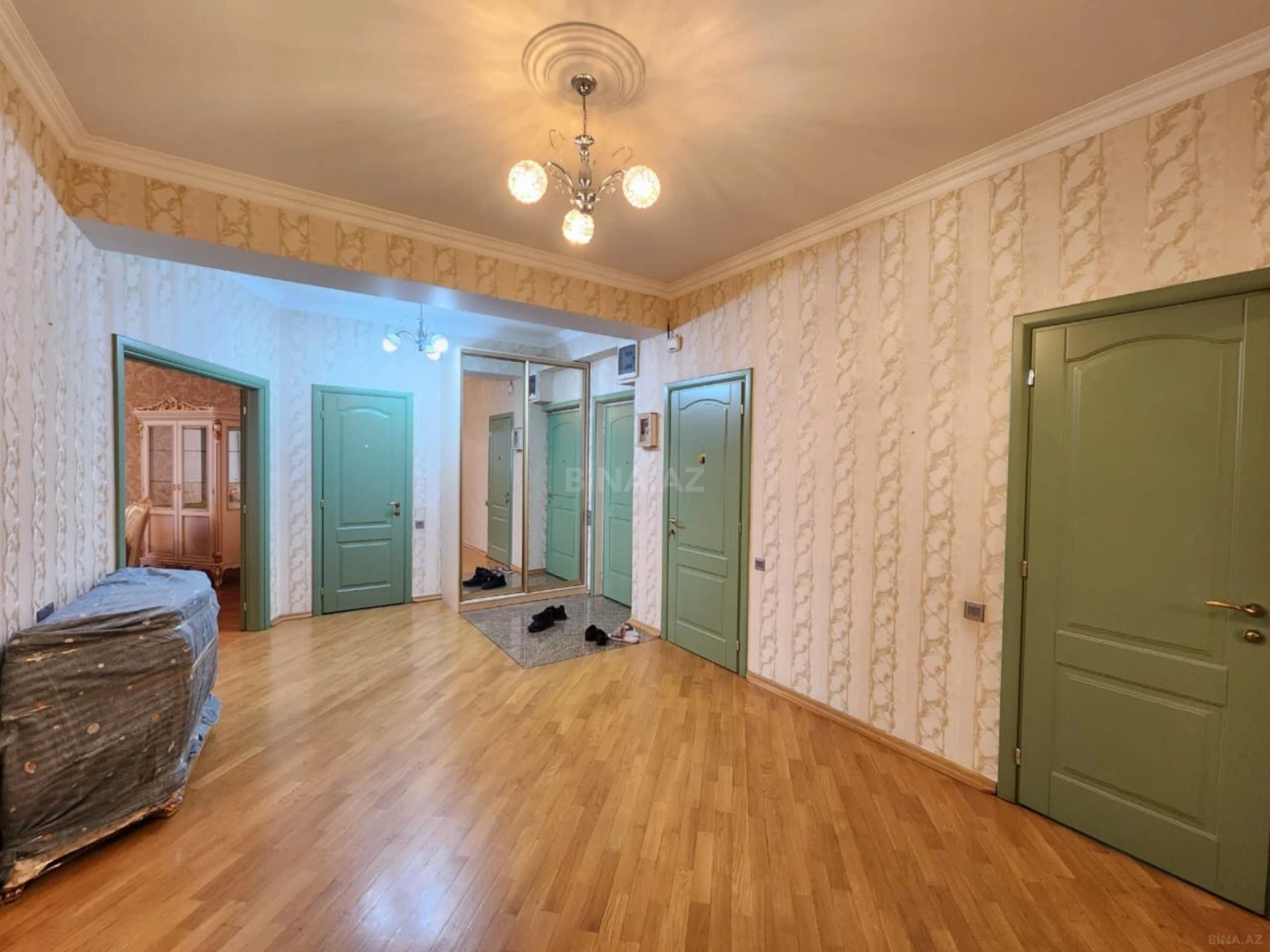 Kirayə verilir 3 otaqlı mənzil 165 m²