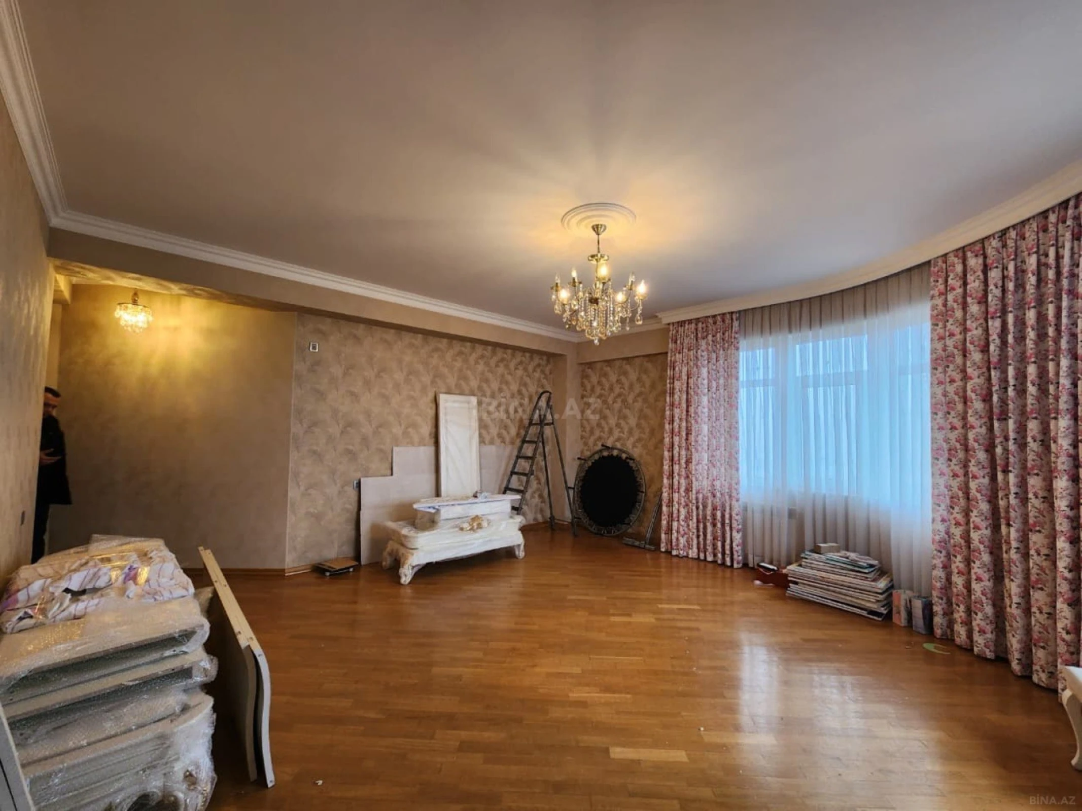 Kirayə verilir 3 otaqlı mənzil 165 m²