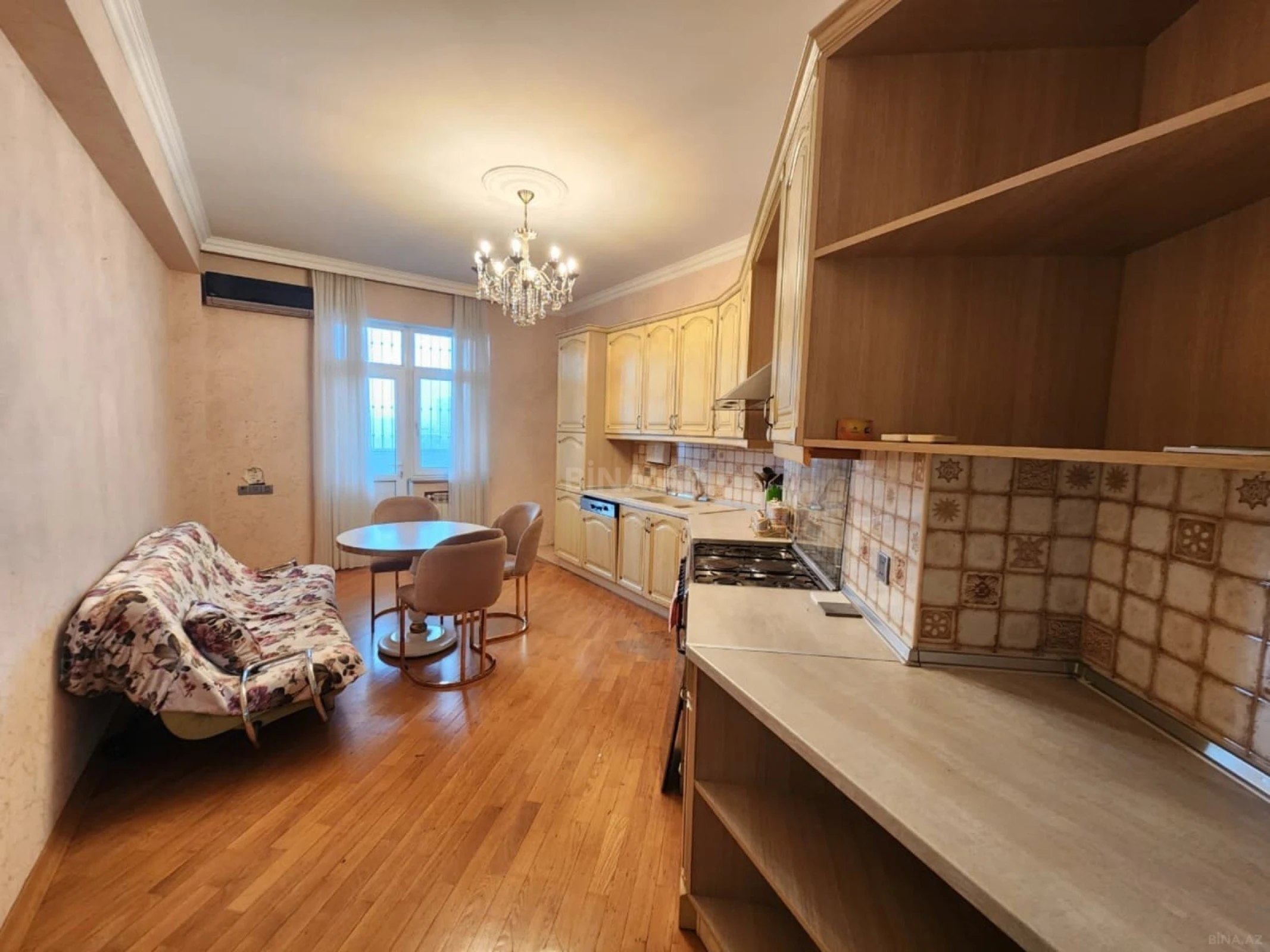 Kirayə verilir 3 otaqlı mənzil 165 m²