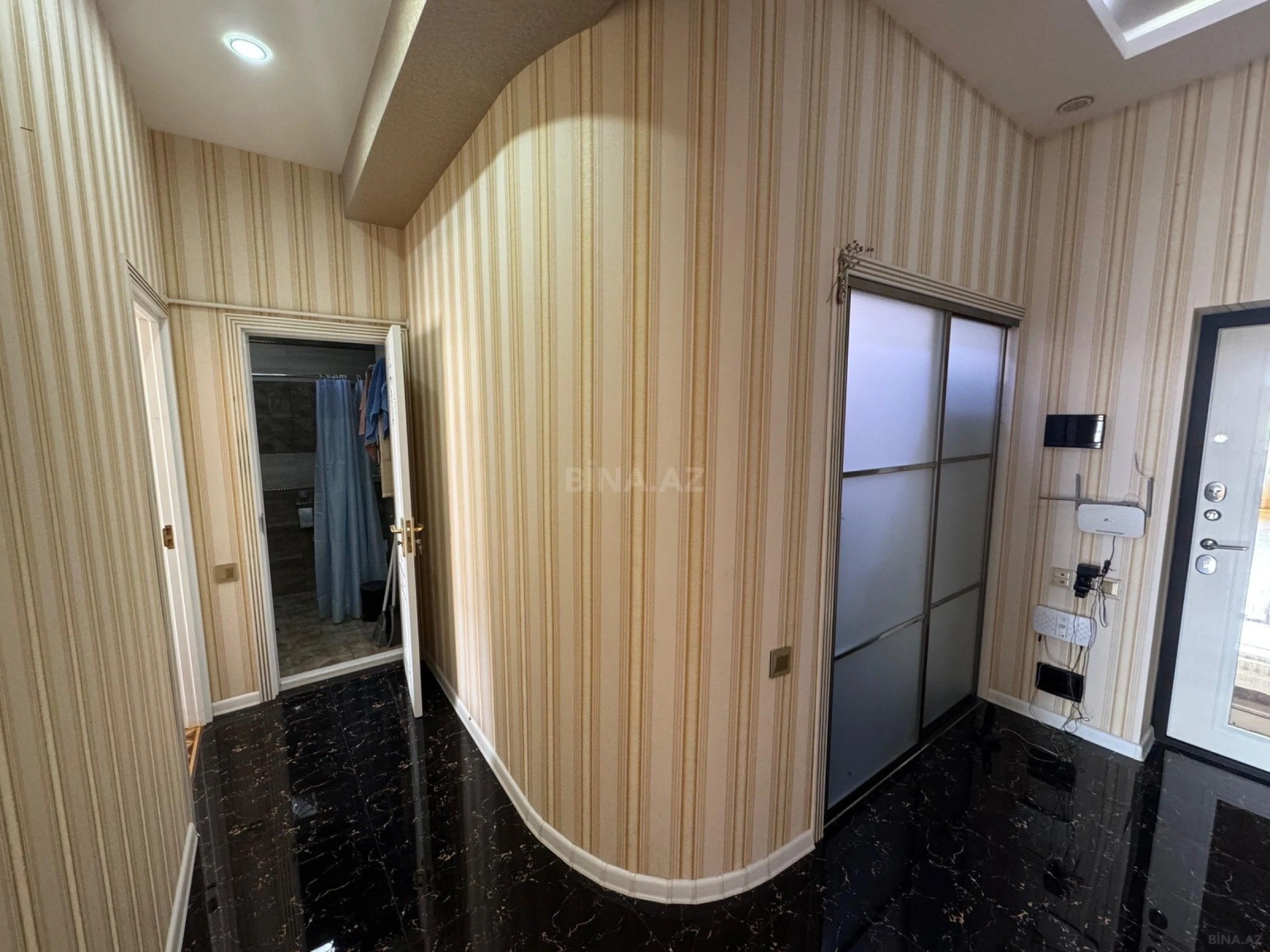 Kirayə verilir 2 otaqlı mənzil 65 m²