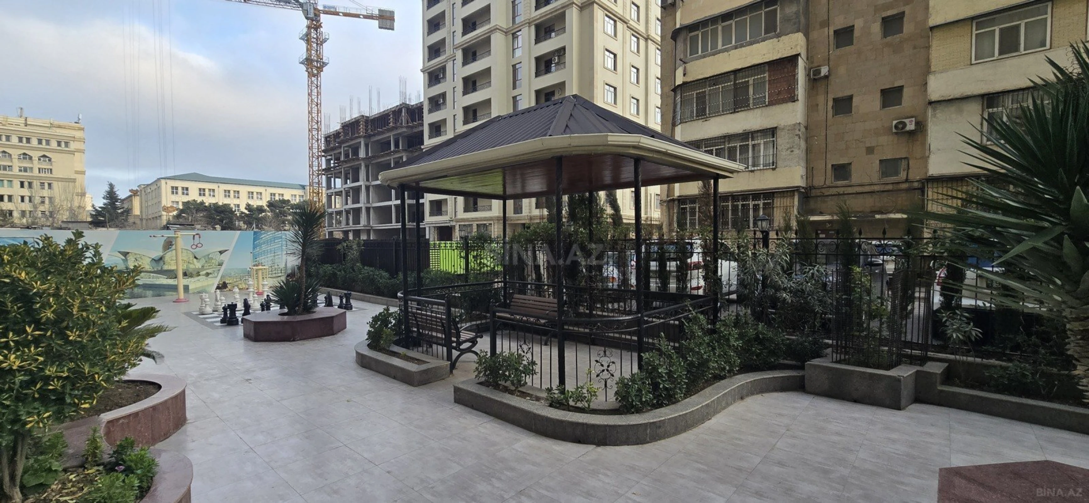 Satılır 3 otaqlı mənzil 137.5 m²
