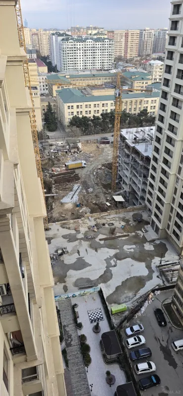 Satılır 3 otaqlı mənzil 137.5 m²