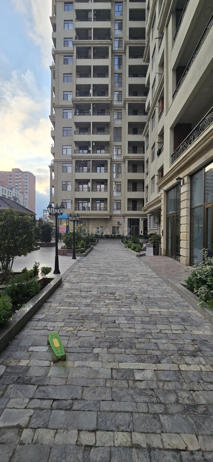 Satılır 3 otaqlı mənzil 137.5 m²