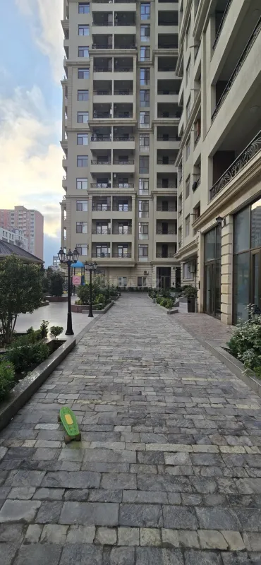 Satılır 3 otaqlı mənzil 137.5 m²