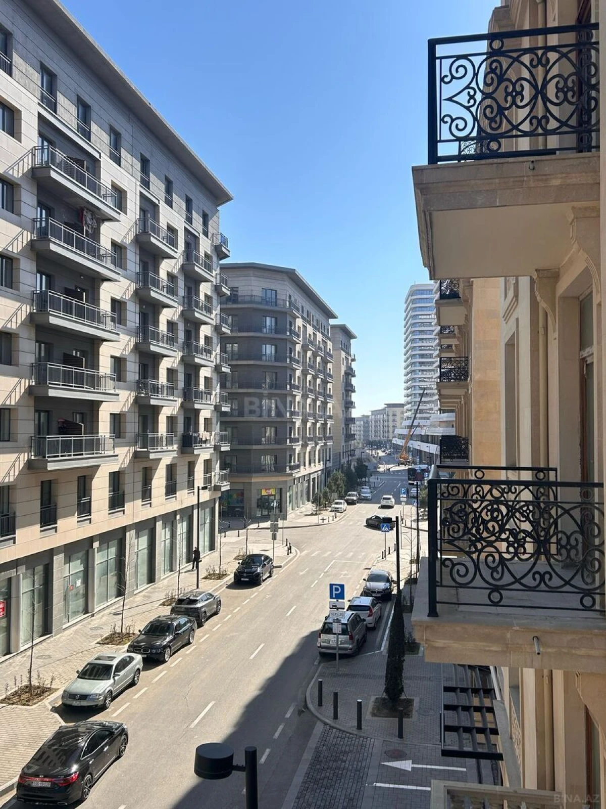 Satılır 4 otaqlı mənzil 210 m²