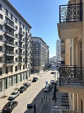 Satılır 4 otaqlı mənzil 210 m²