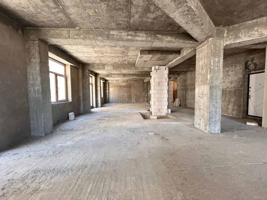 Satılır 4 otaqlı mənzil 210 m²