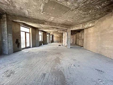 Satılır 4 otaqlı mənzil 210 m²