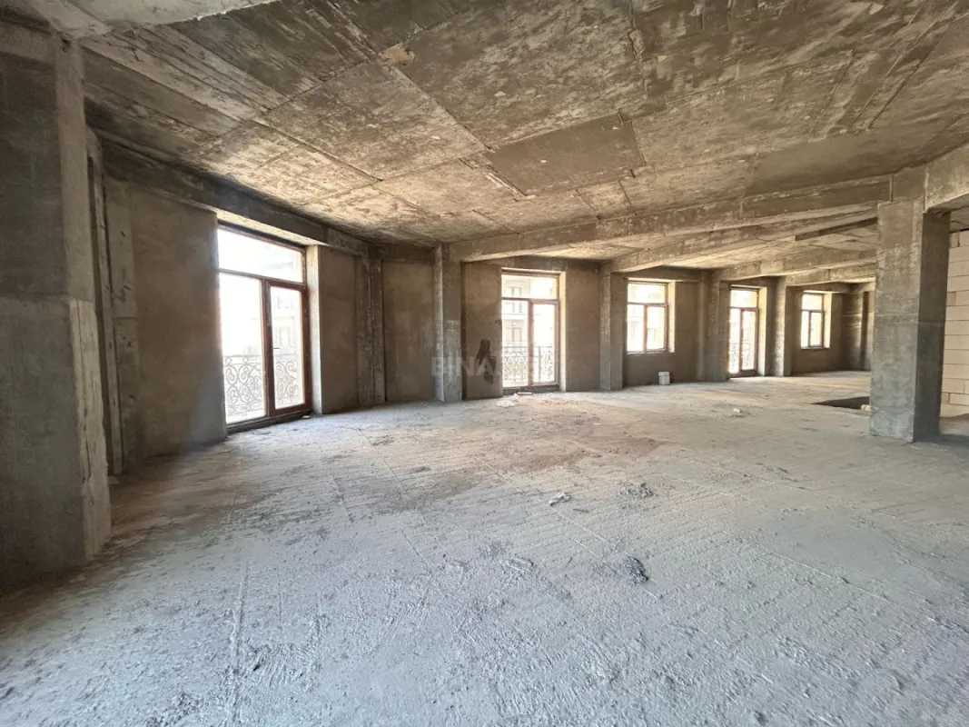 Satılır 4 otaqlı mənzil 210 m²