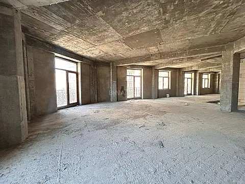 Satılır 4 otaqlı mənzil 210 m²