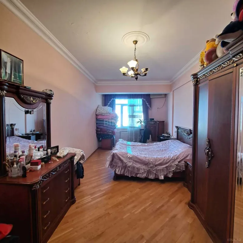 Satılır 3 otaqlı mənzil 160 m²