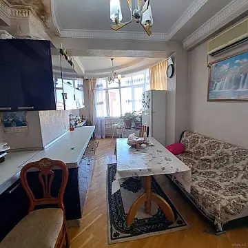 Satılır 3 otaqlı mənzil 160 m²