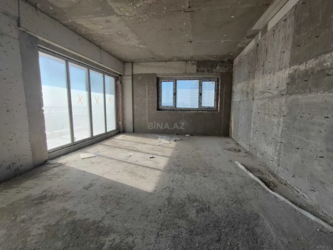 Satılır 4 otaqlı mənzil 185 m²