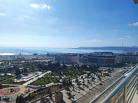 Satılır 4 otaqlı mənzil 185 m²
