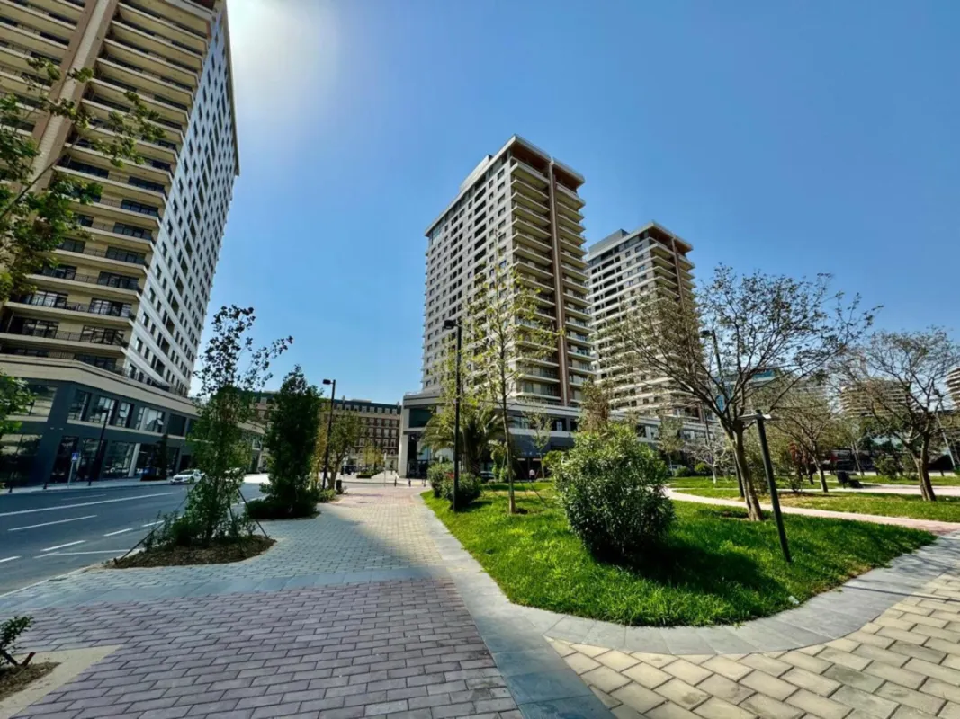 Satılır 4 otaqlı mənzil 185 m²