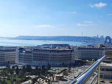 Satılır 4 otaqlı mənzil 185 m²