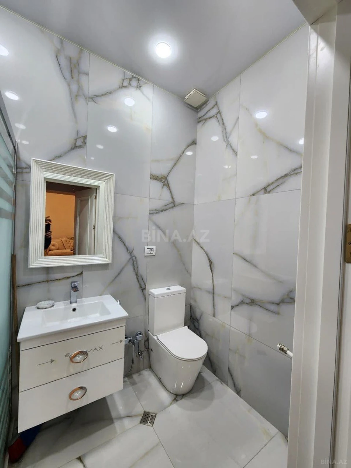 Kirayə verilir 2 otaqlı mənzil 90 m²