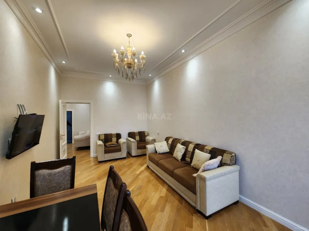 Kirayə verilir 2 otaqlı mənzil 90 m²