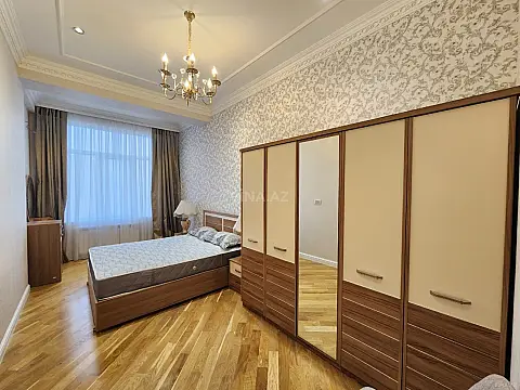 Kirayə verilir 2 otaqlı mənzil 90 m²