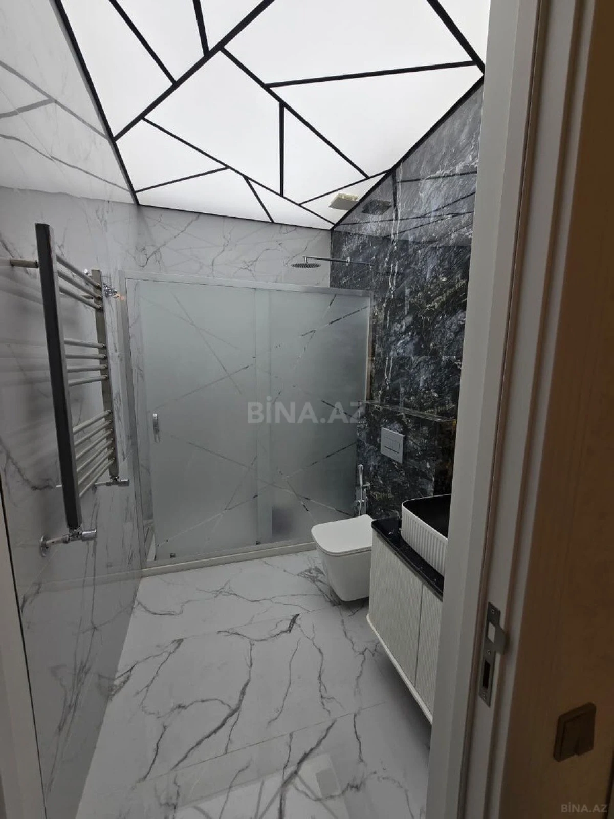 Kirayə verilir 3 otaqlı mənzil 98 m²