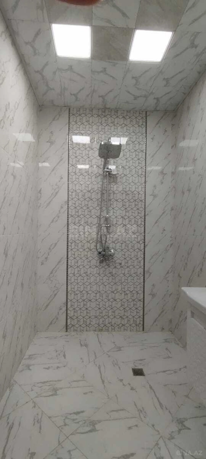 Satılır 3 otaqlı mənzil 104 m²