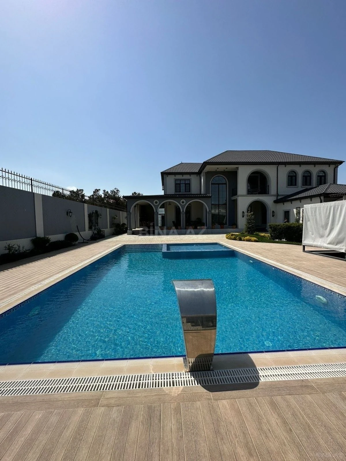 Kirayə verilir 6 otaqlı həyət evi 600 m²