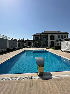 Kirayə verilir 6 otaqlı həyət evi 600 m²